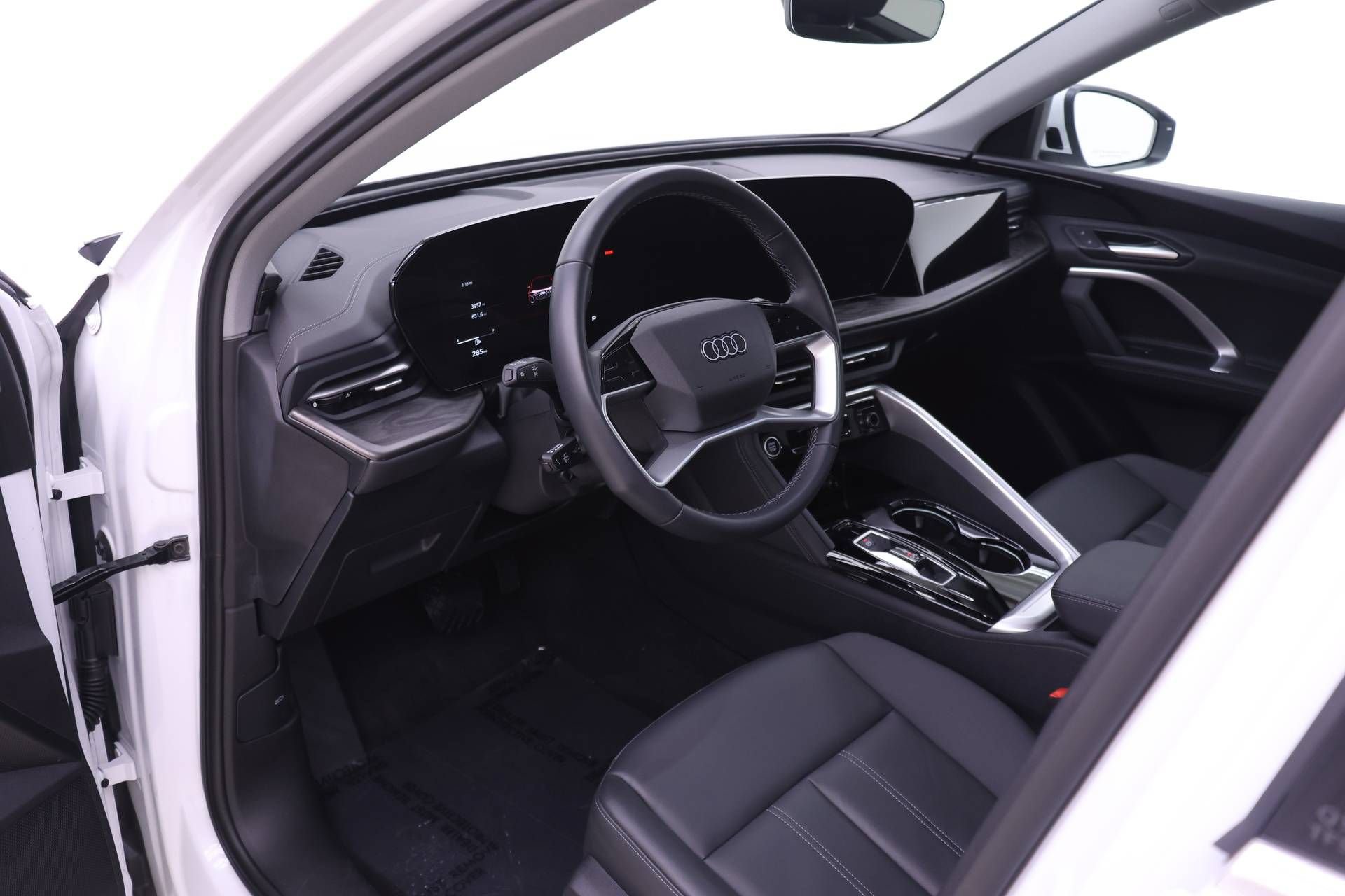 Certified 2025 Audi Q5 Premium w/ Convenience Package AWD/4WD image 6
