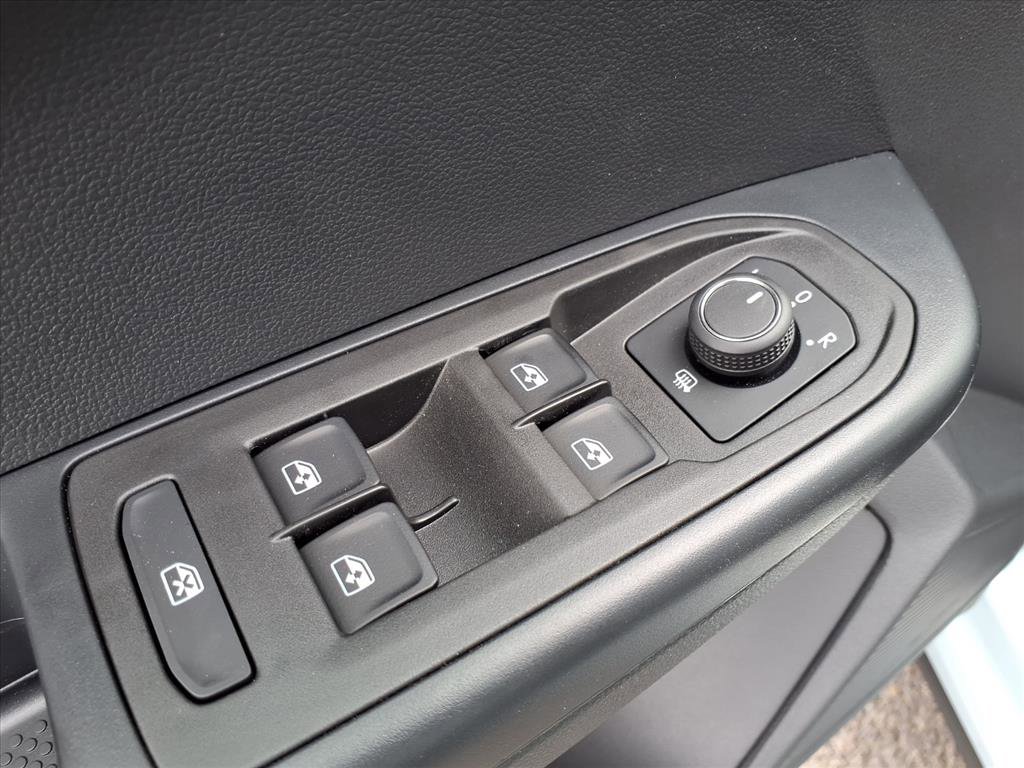 New 2026 Volkswagen Taos SE image 9