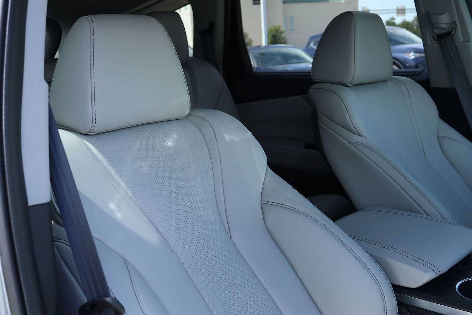 Certified 2026 Acura MDX w/ Technology Package FWD image 14