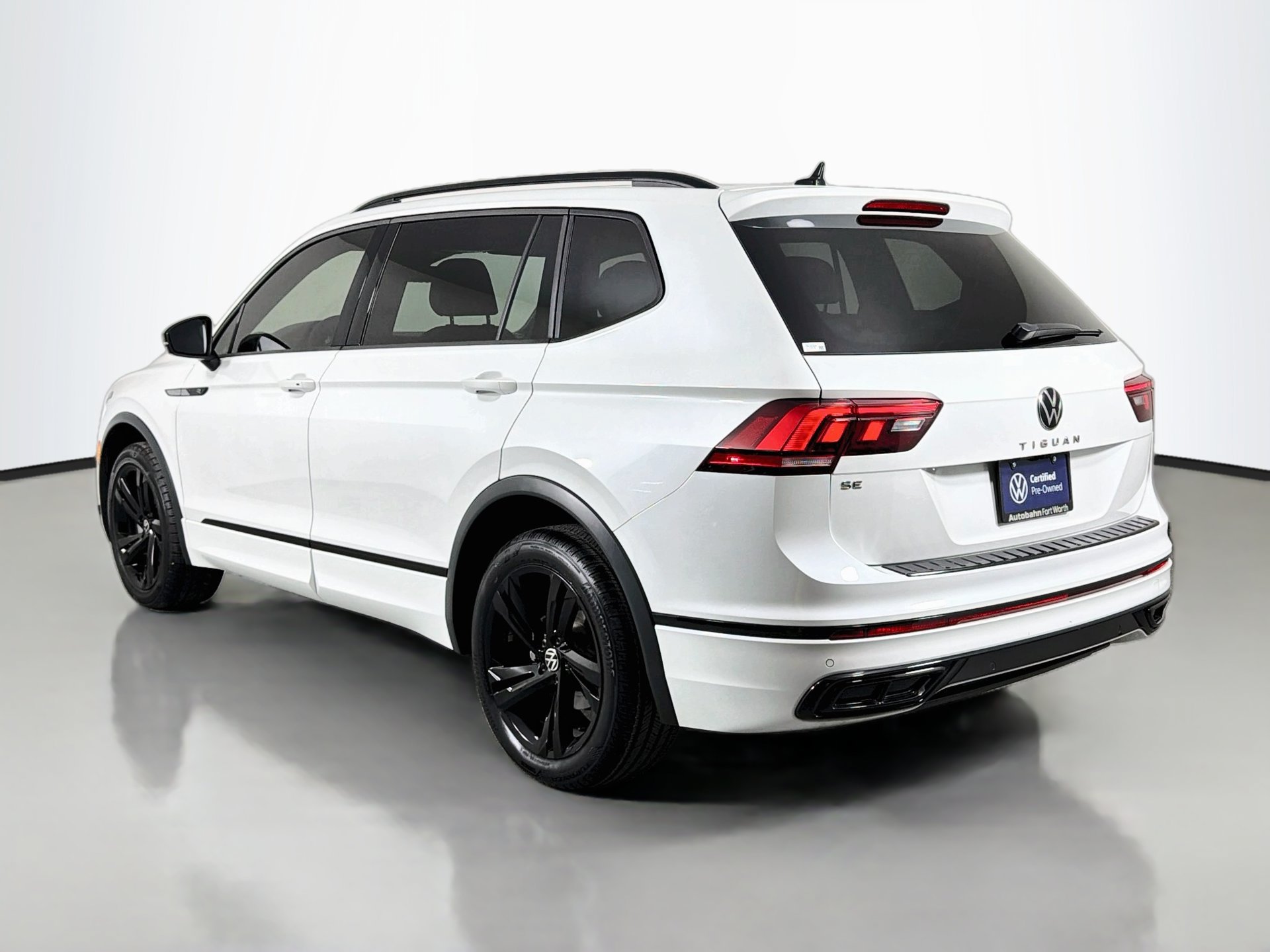 Certified 2023 Volkswagen Tiguan SE R-Line FWD image 7