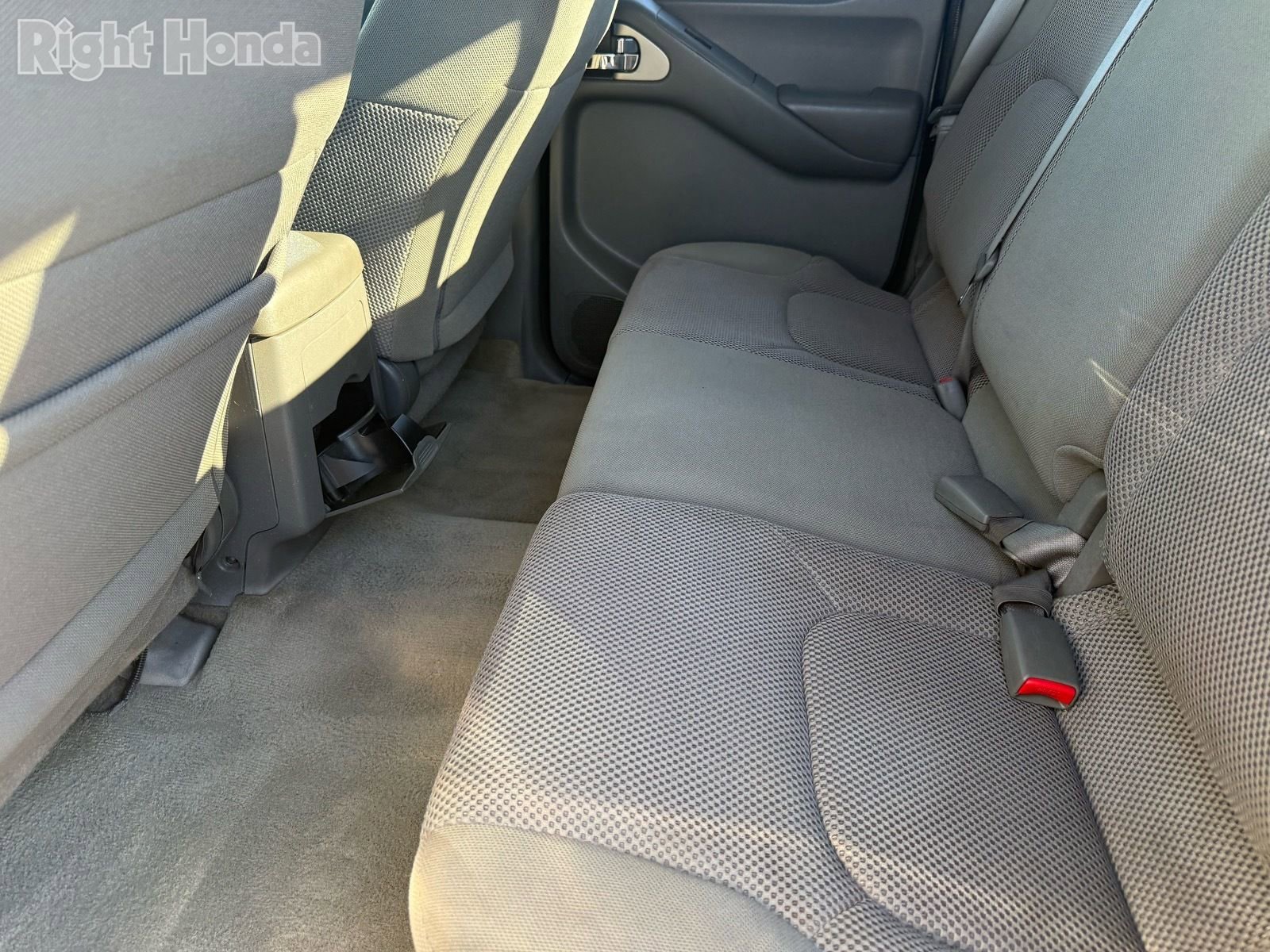 Used 2018 Nissan Frontier SV image 25