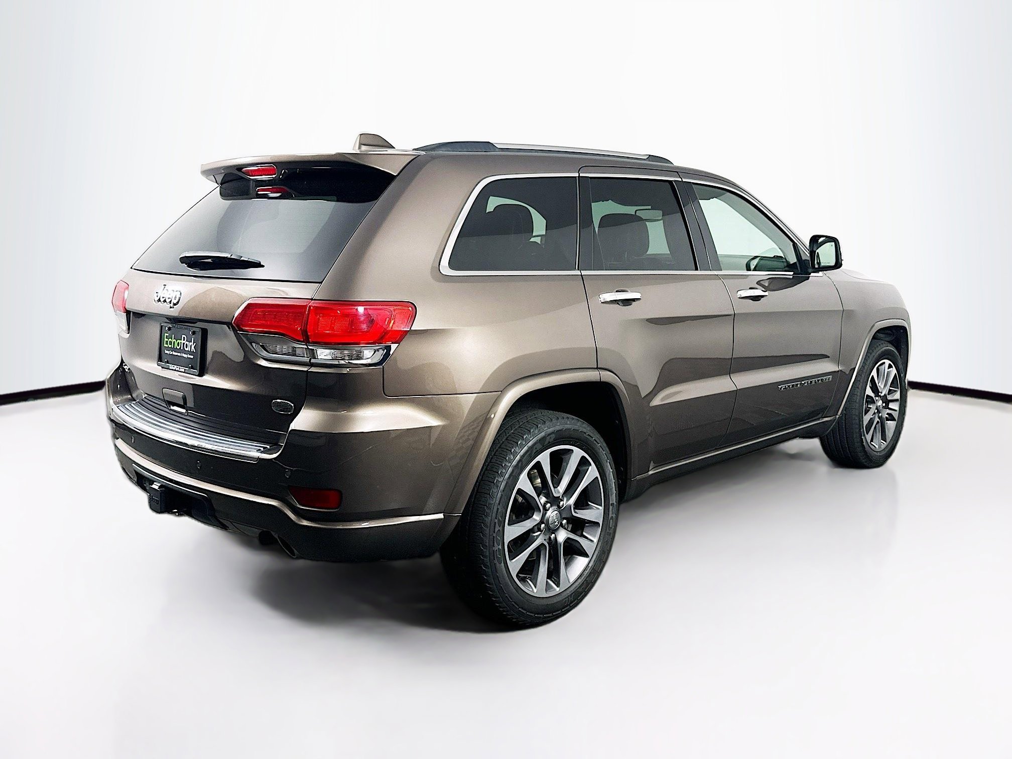 Used 2017 Jeep Grand Cherokee Overland AWD/4WD image 9