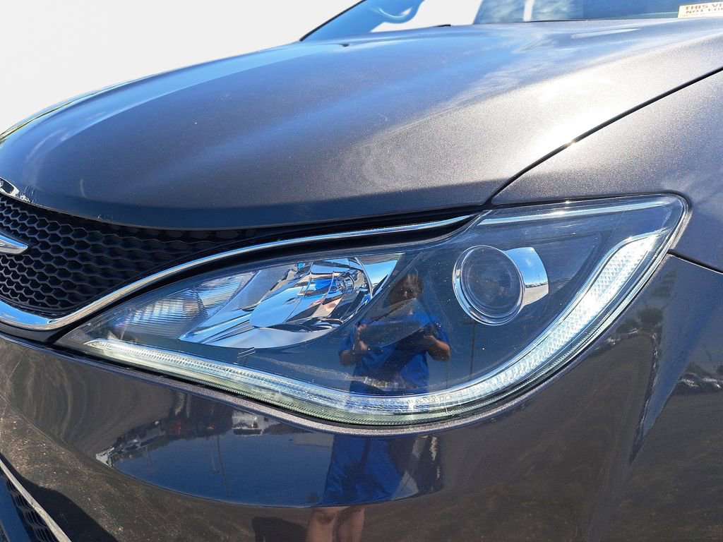 Used 2018 Chrysler Pacifica Limited FWD image 32