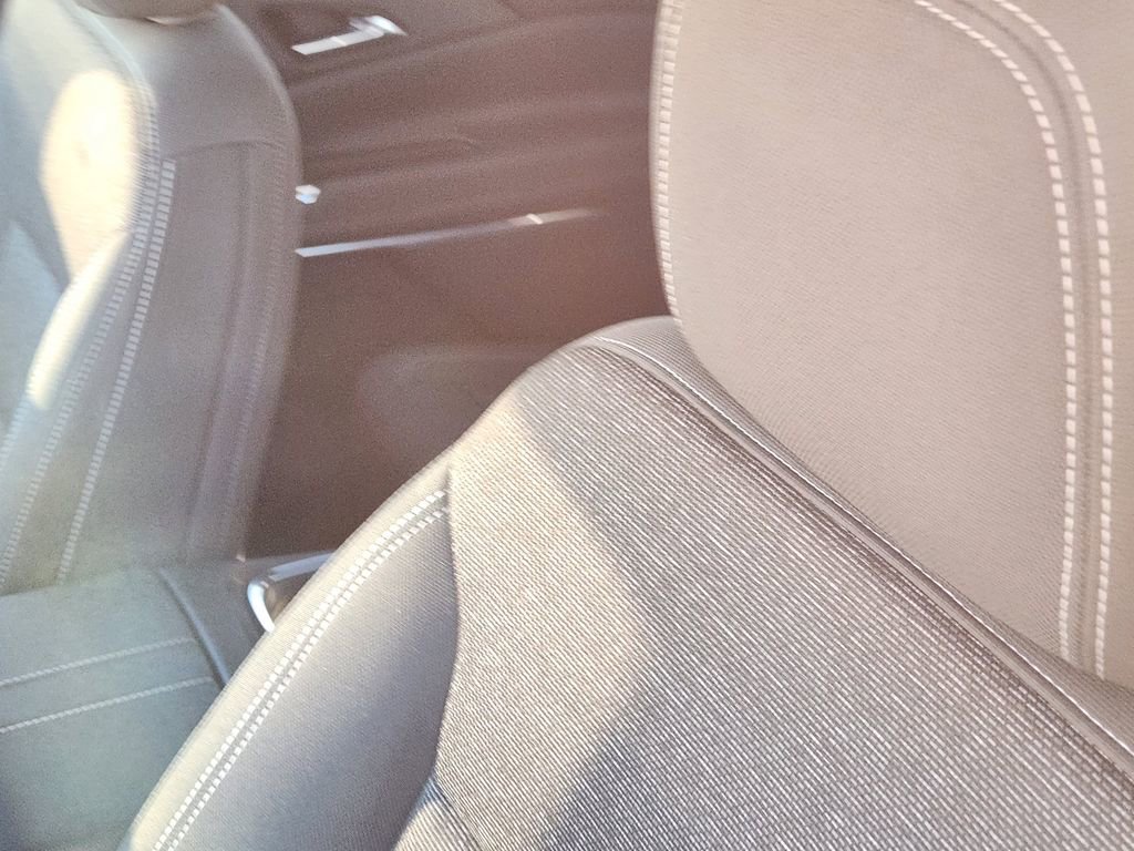 Used 2025 Chevrolet Traverse LT image 16