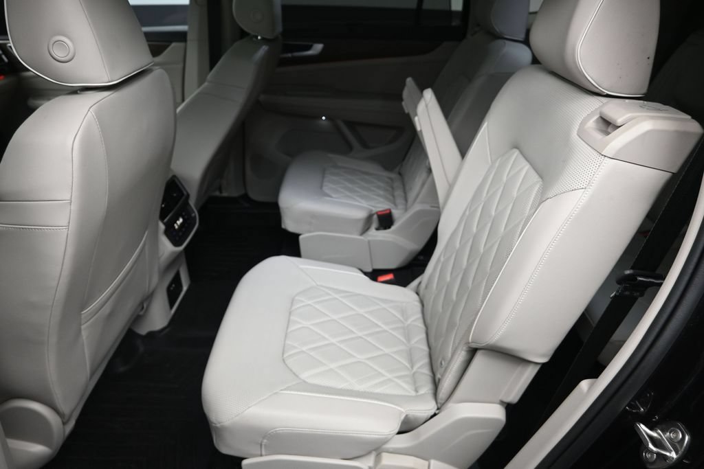 Used 2024 Volkswagen Atlas SEL Premium R-Line AWD/4WD image 29