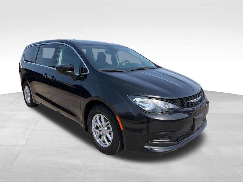 Used 2023 Chrysler Voyager LX image 8