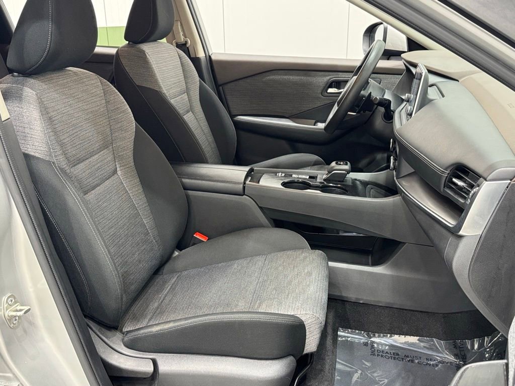 Used 2023 Nissan Rogue SV image 14