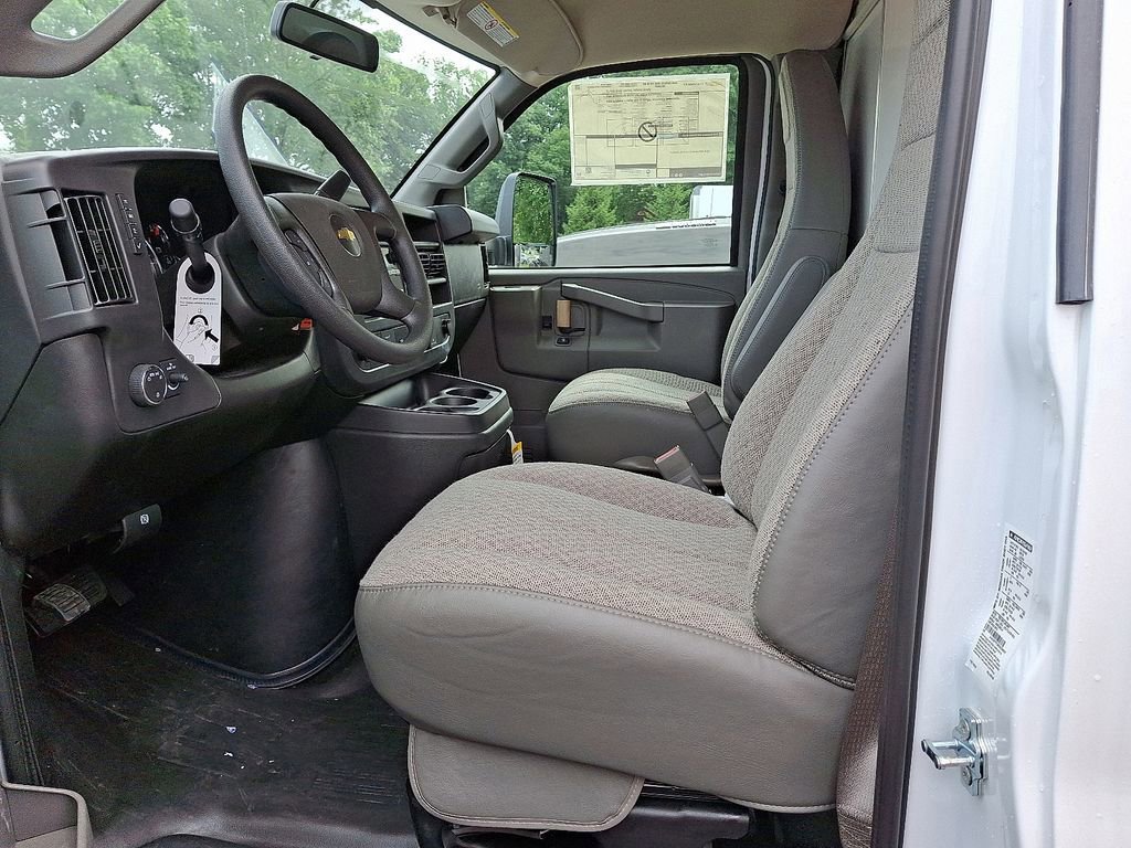 New 2025 Chevrolet Express 3500 w/ Power Convenience Package image 8