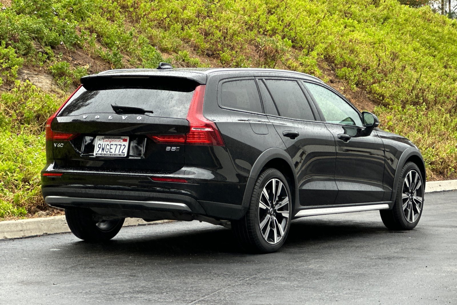 Used 2026 Volvo V60 B5 Cross Country Ultra w/ Climate Package AWD/4WD image 4
