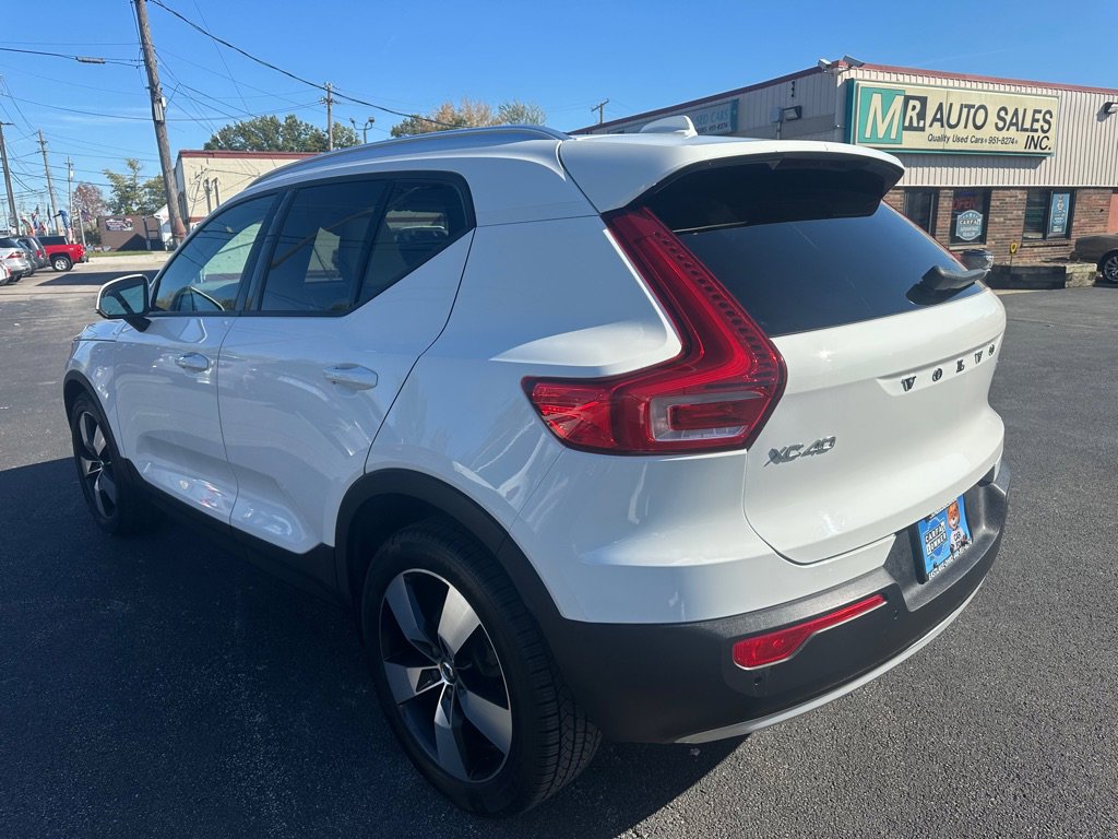 Used 2019 Volvo XC40 T5 Momentum image 4