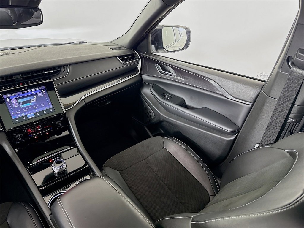 Used 2023 Jeep Grand Cherokee L Laredo image 24