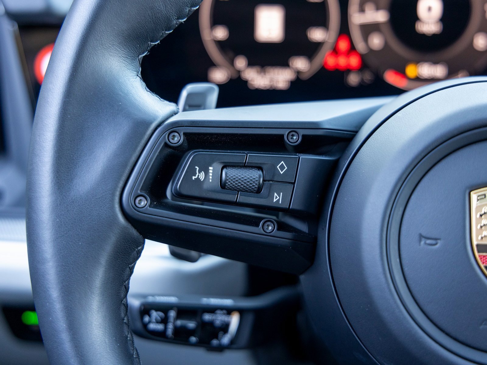 Certified 2025 Porsche Cayenne image 31