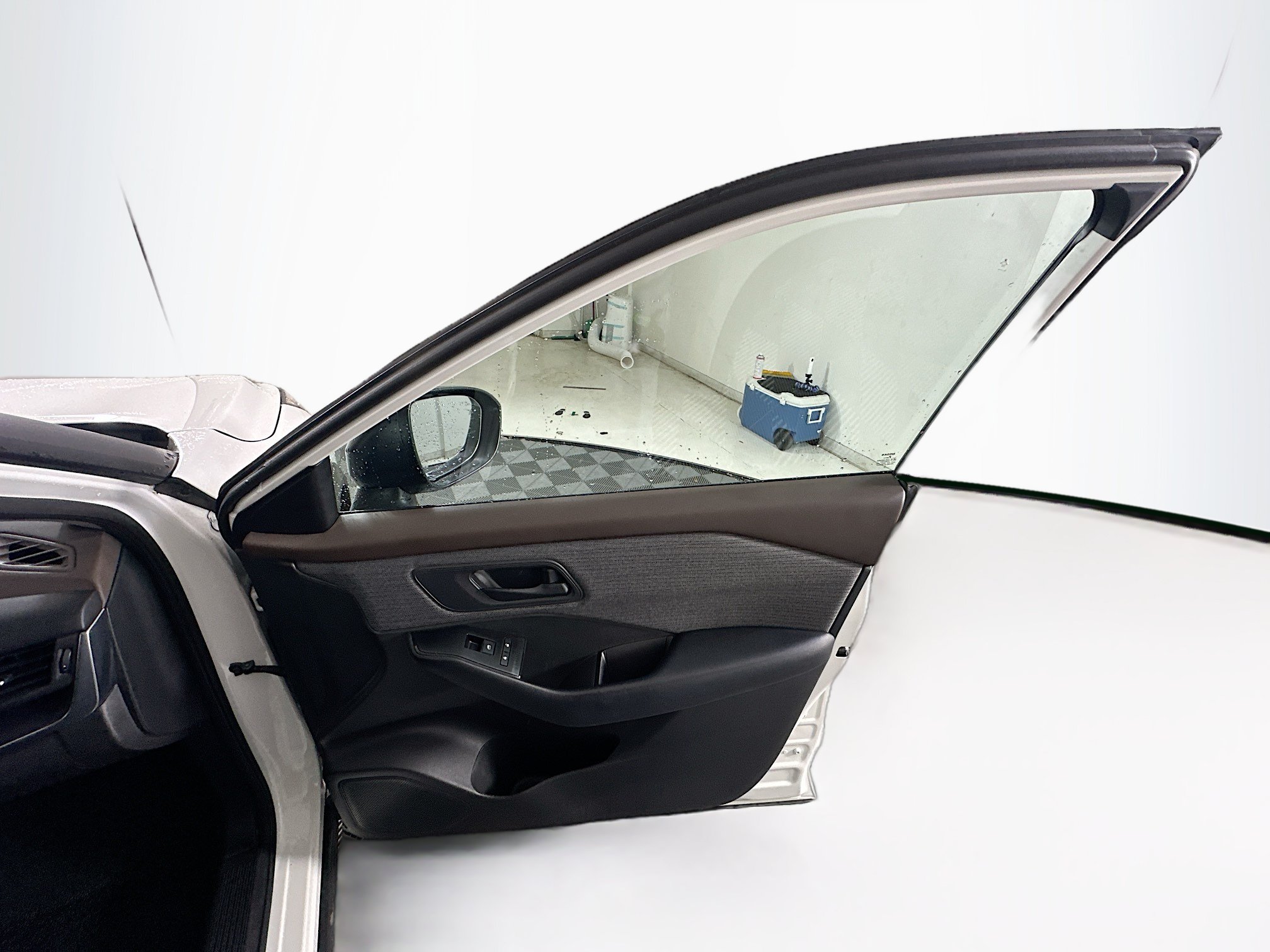 Used 2023 Nissan Rogue S AWD/4WD image 30