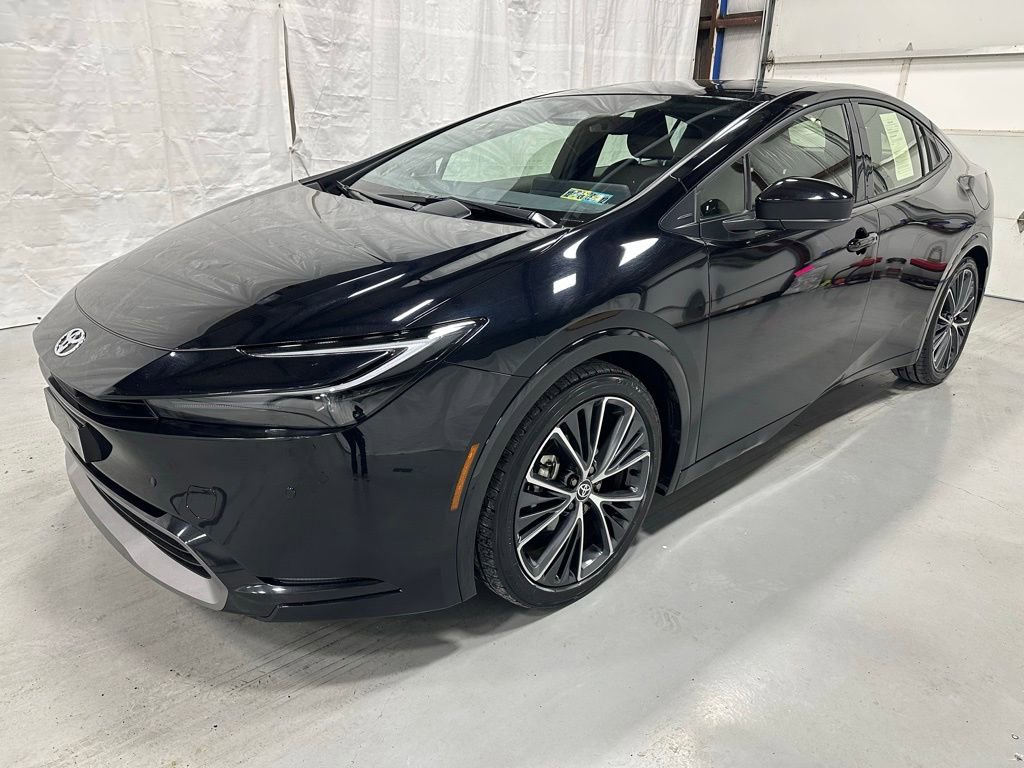 Used 2025 Toyota Prius XLE image 3