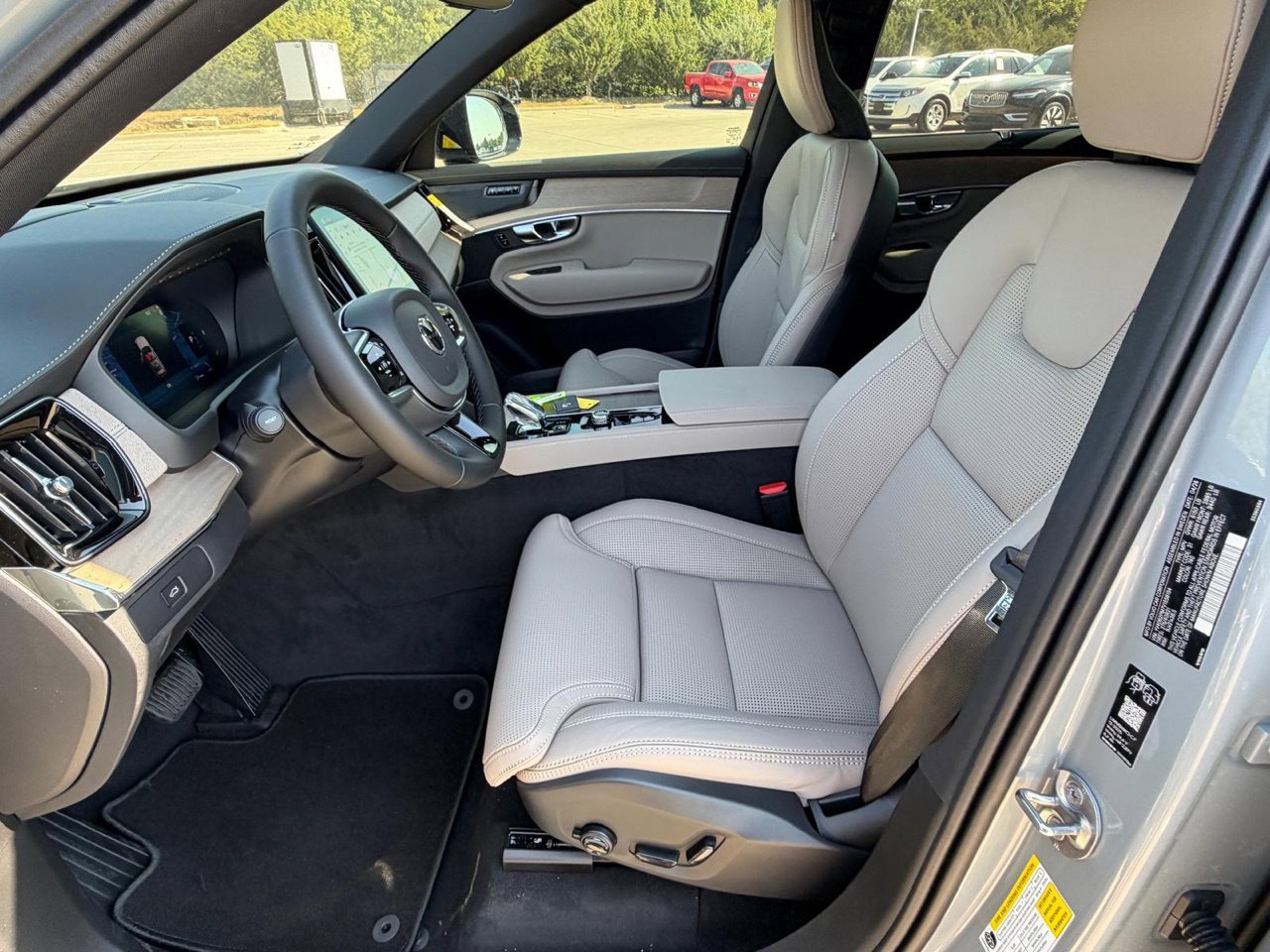 New 2026 Volvo XC90 B6 Plus w/ Protection Package Premier AWD/4WD image 17