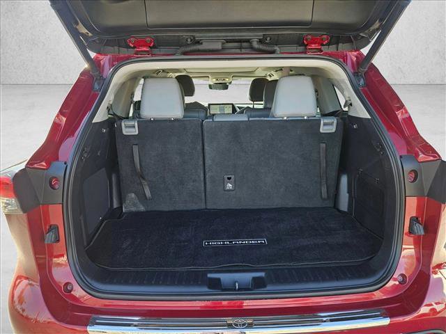 Used 2020 Toyota Highlander Platinum FWD image 6