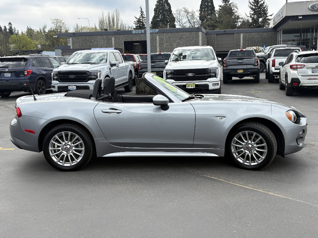 Used 2017 FIAT 124 Spider Classica RWD image 4