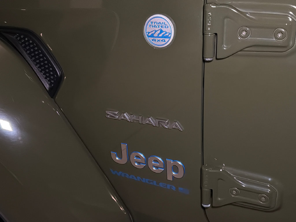 Used 2023 Jeep Wrangler Unlimited Sahara w/ Cold Weather Group AWD/4WD image 18