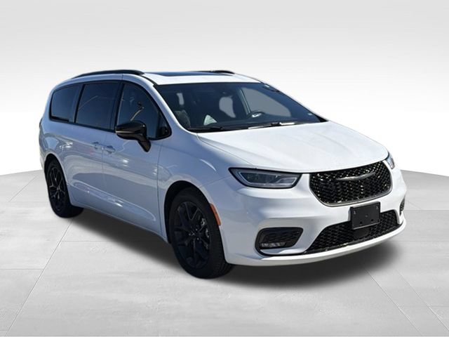 Used 2025 Chrysler Pacifica Limited FWD image 7