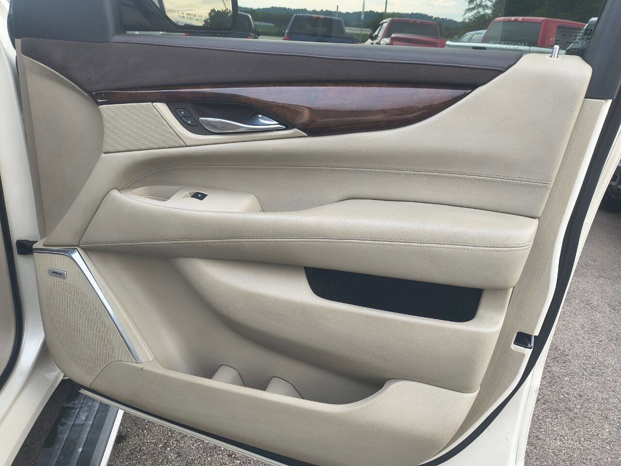 Used 2015 Cadillac Escalade Premium image 20