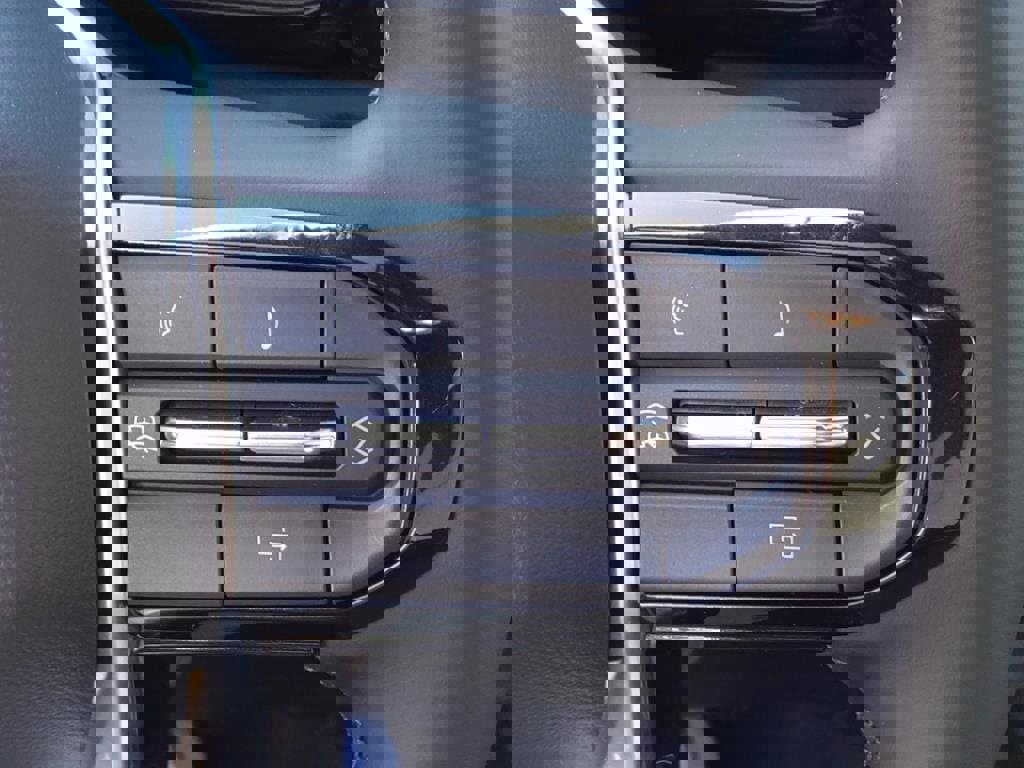 New 2024 Chevrolet Colorado LT w/ LT Convenience Package II image 18