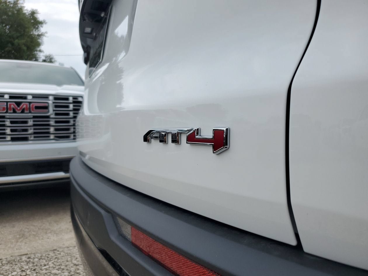 New 2026 GMC Acadia AT4 w/ Luxury Package AWD/4WD image 9