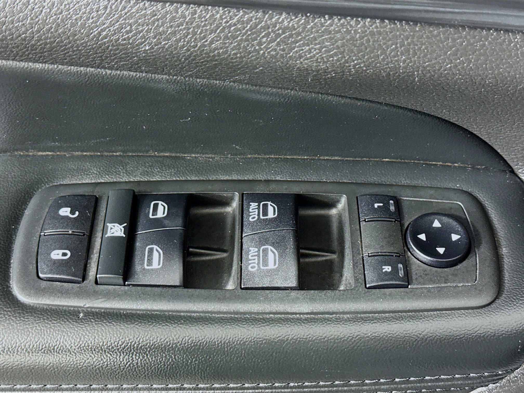 Used 2019 Jeep Grand Cherokee Altitude image 24