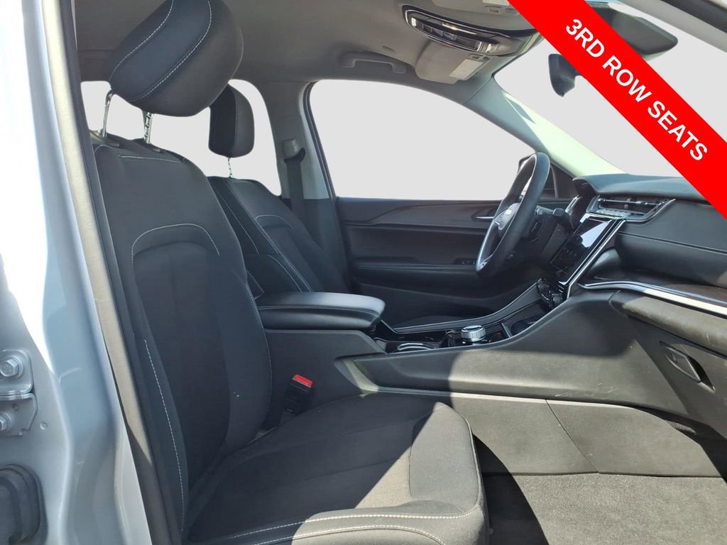 Used 2023 Jeep Grand Cherokee L Laredo image 9