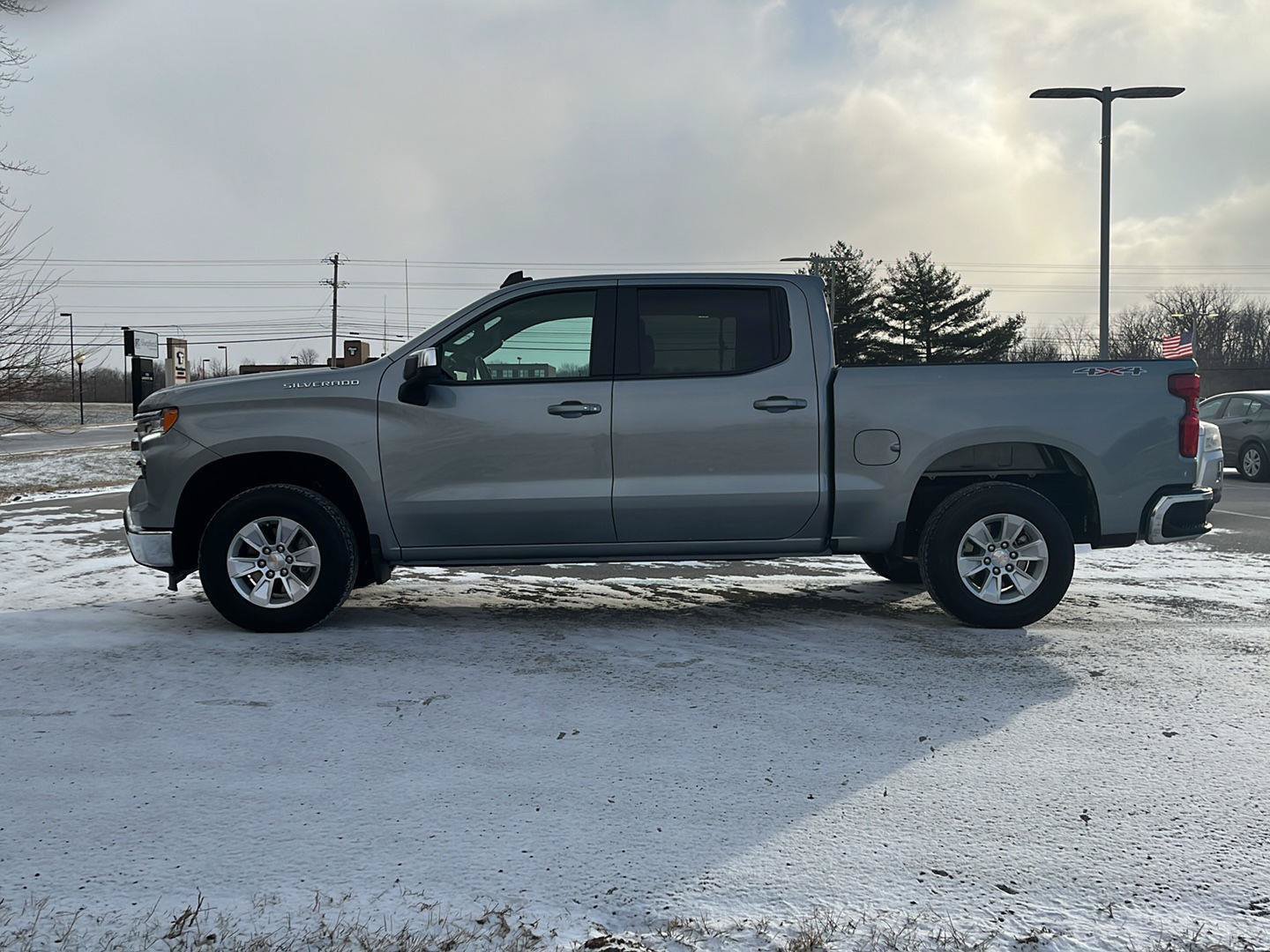 Used 2025 Chevrolet Silverado 1500 LT AWD/4WD image 2