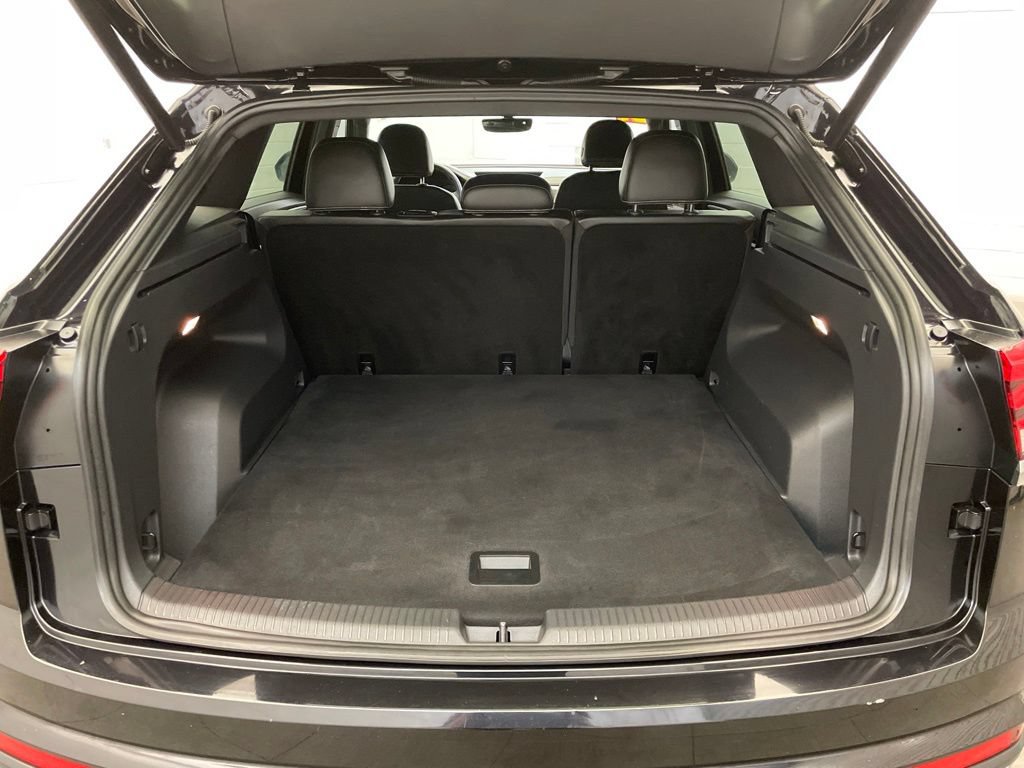 Used 2021 Volkswagen Atlas Cross Sport SE w/ V6 Towing Package FWD image 24