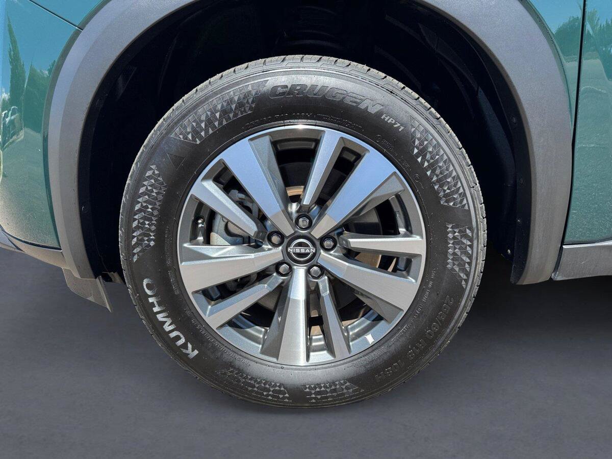 Used 2025 Nissan Pathfinder SL AWD/4WD image 14