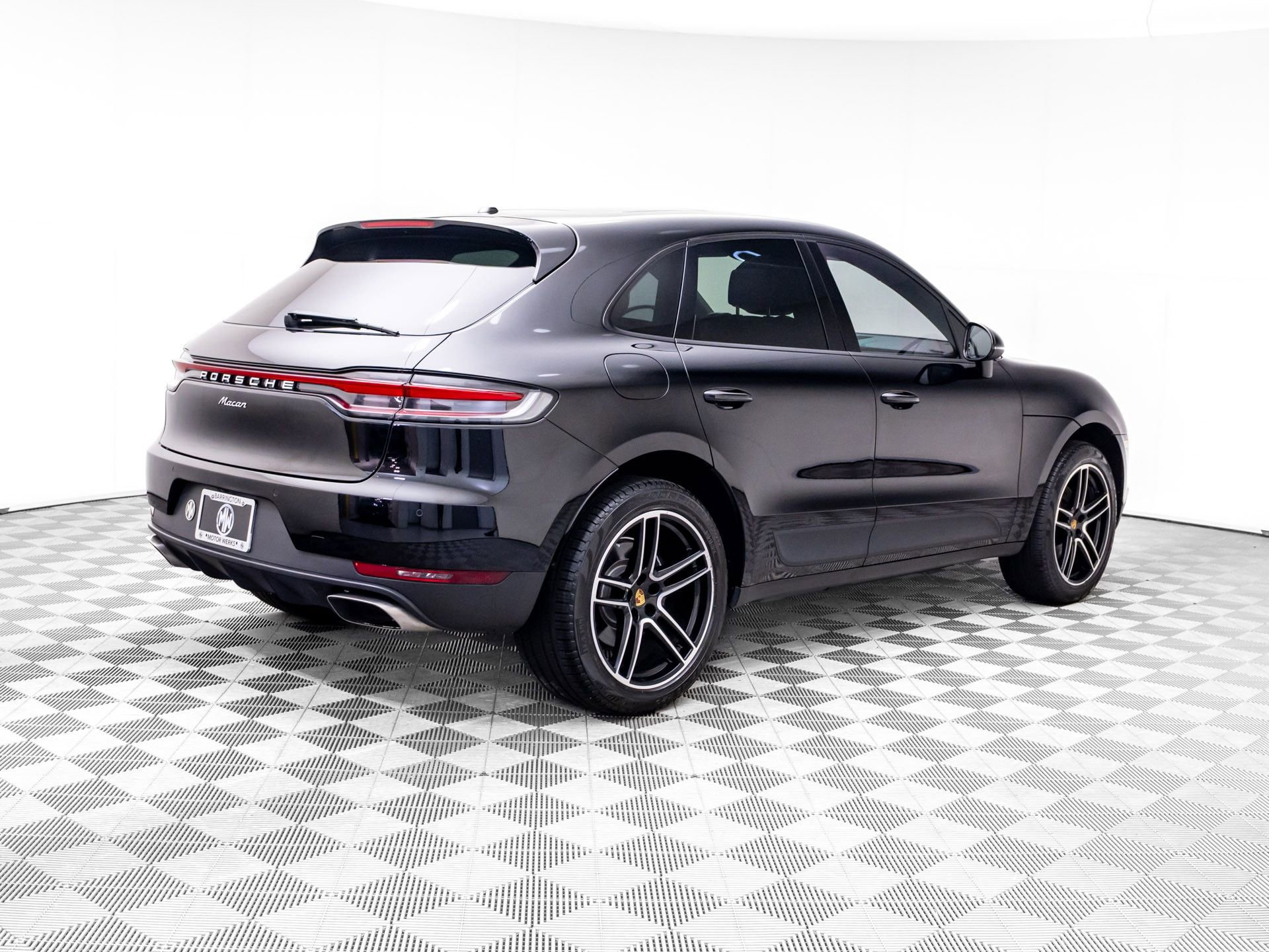 Used 2020 Porsche Macan AWD/4WD image 8