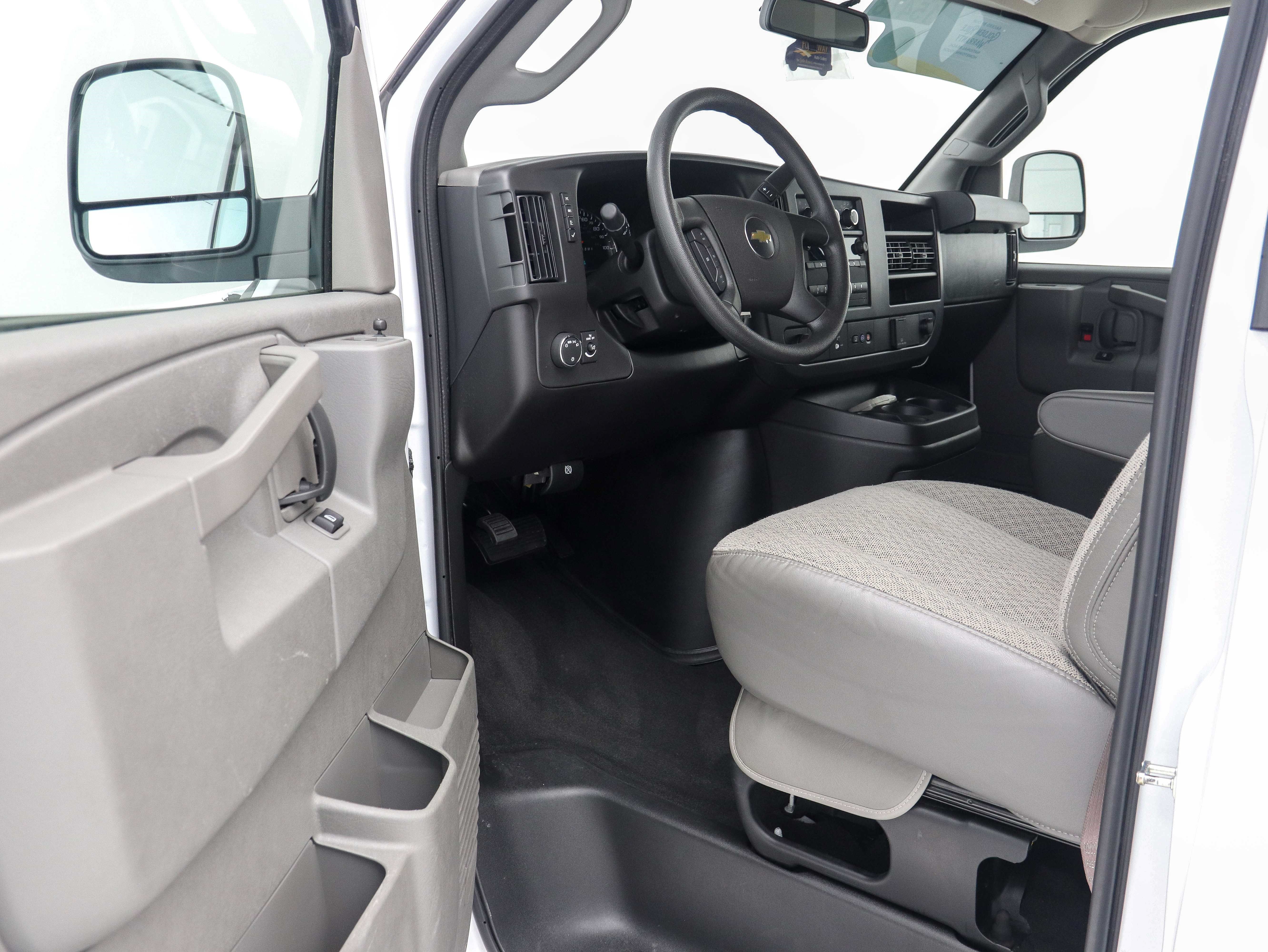 Used 2025 Chevrolet Express 3500 LS RWD image 16