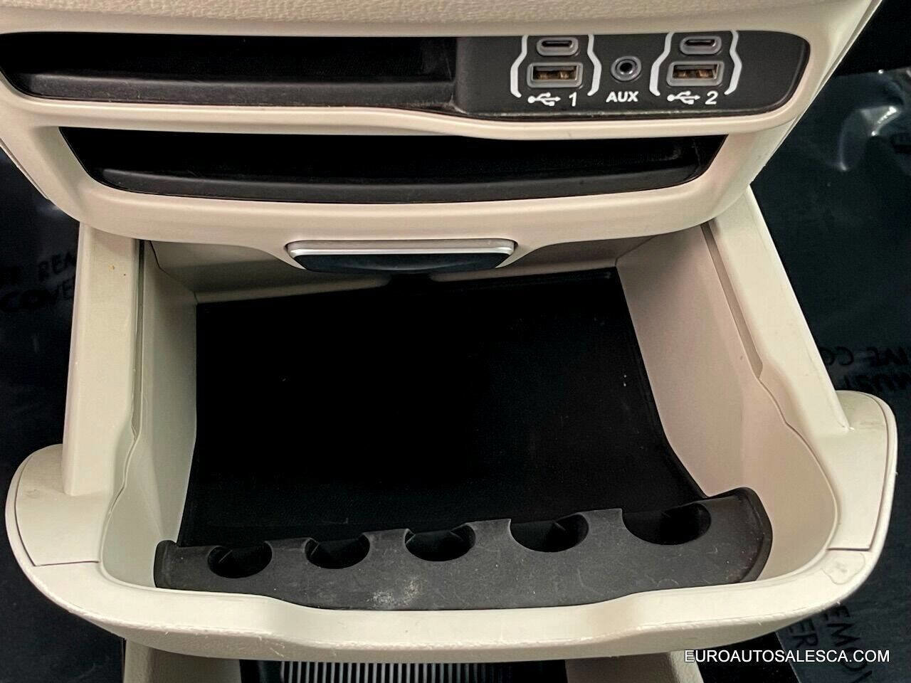 Used 2021 Chrysler Pacifica Touring-L image 37