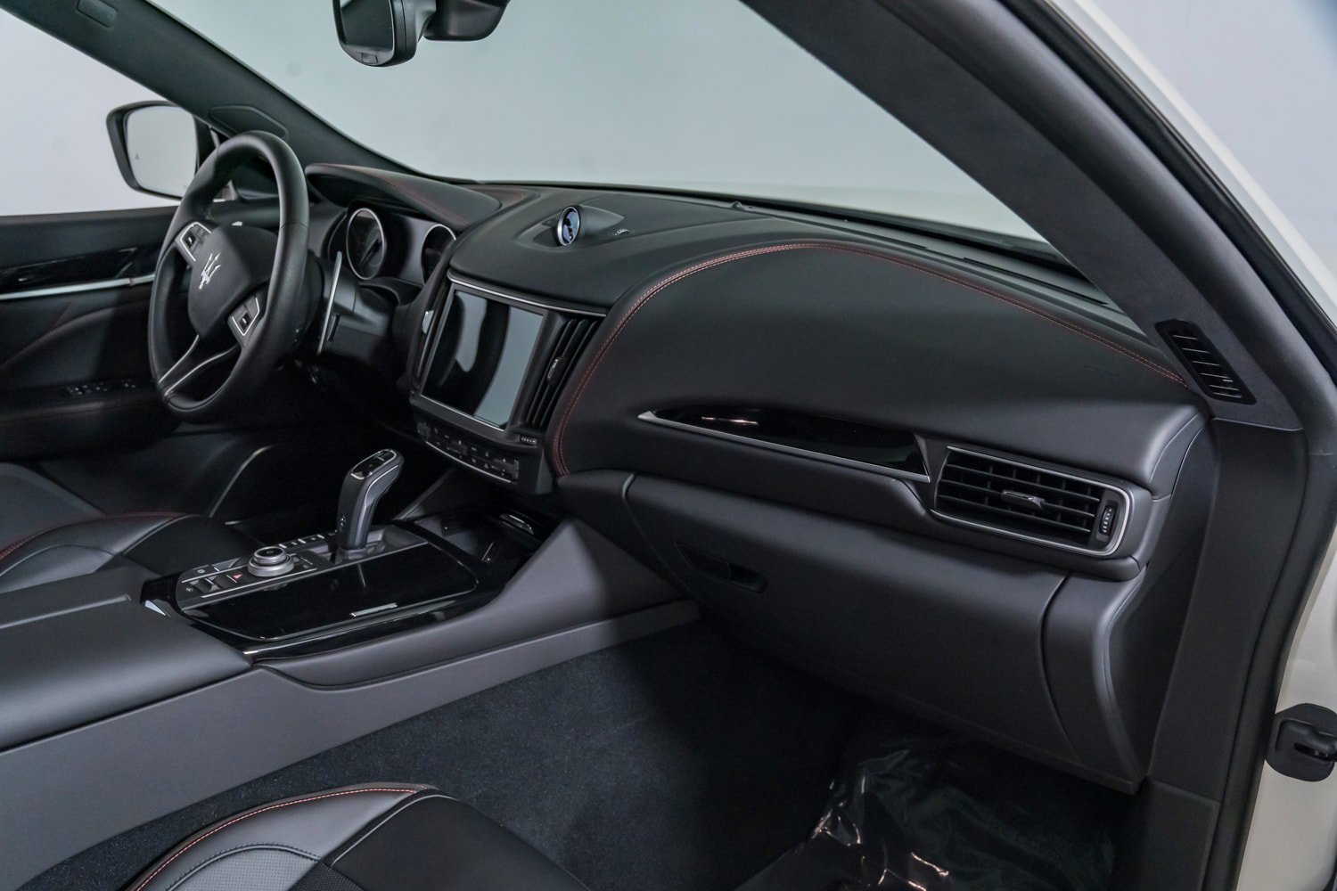 Used 2024 Maserati Levante GT Ultima AWD/4WD image 26