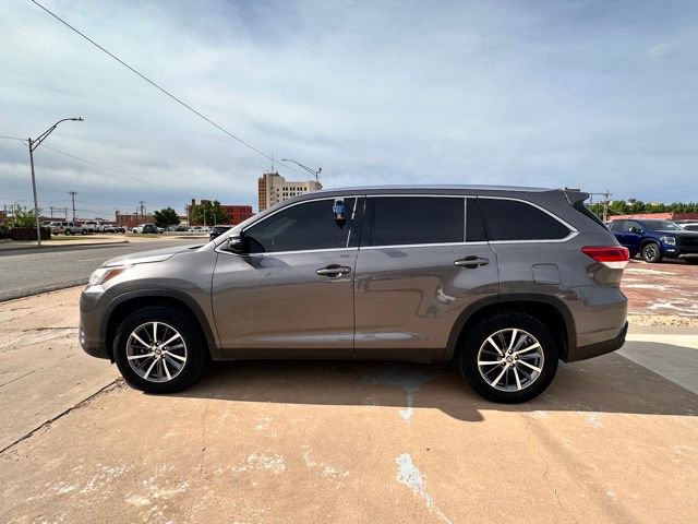 Used 2019 Toyota Highlander XLE FWD image 5