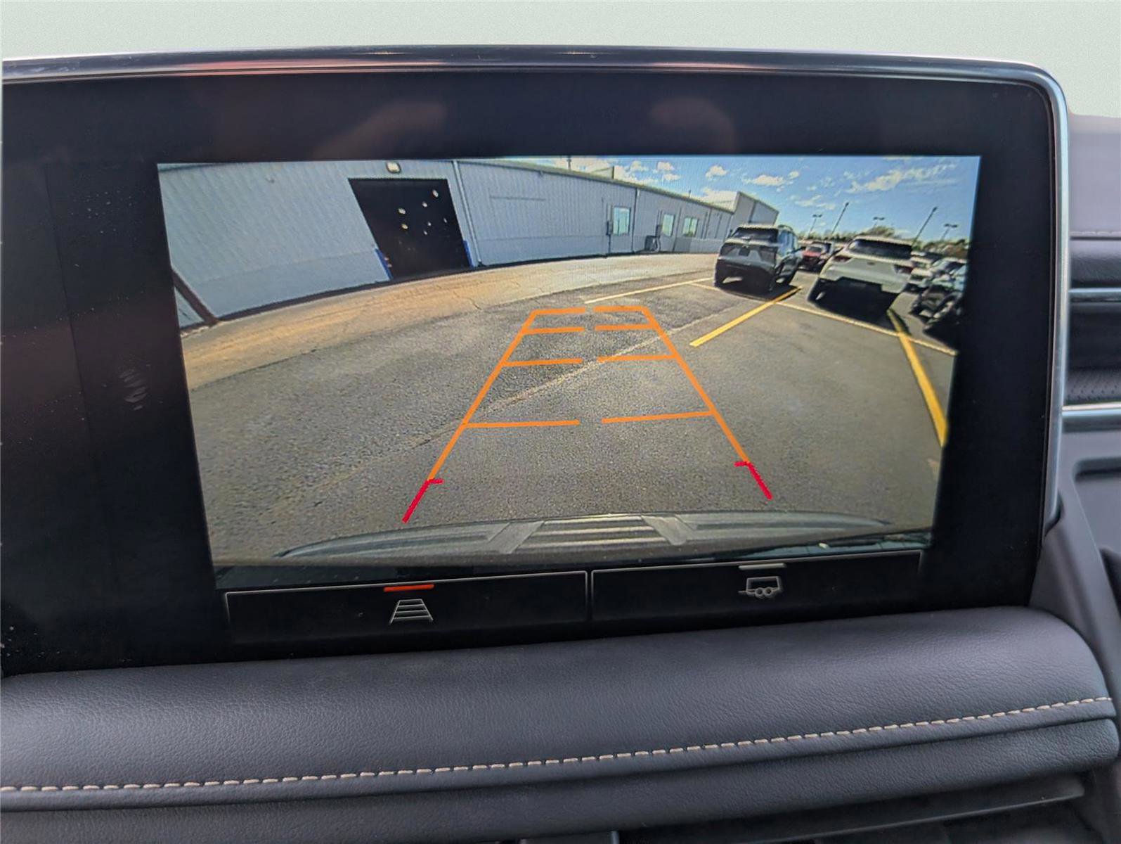 Used 2023 GMC Yukon SLT RWD image 16