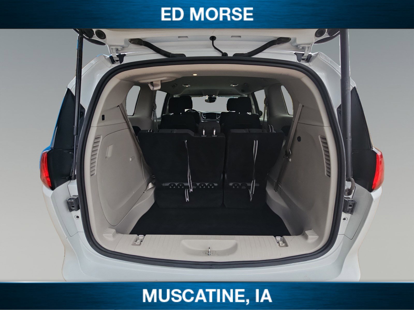 Used 2024 Chrysler Voyager LX image 18