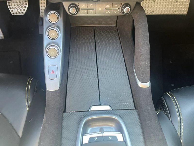 Used 2018 Ferrari GTC4Lusso AWD/4WD image 21