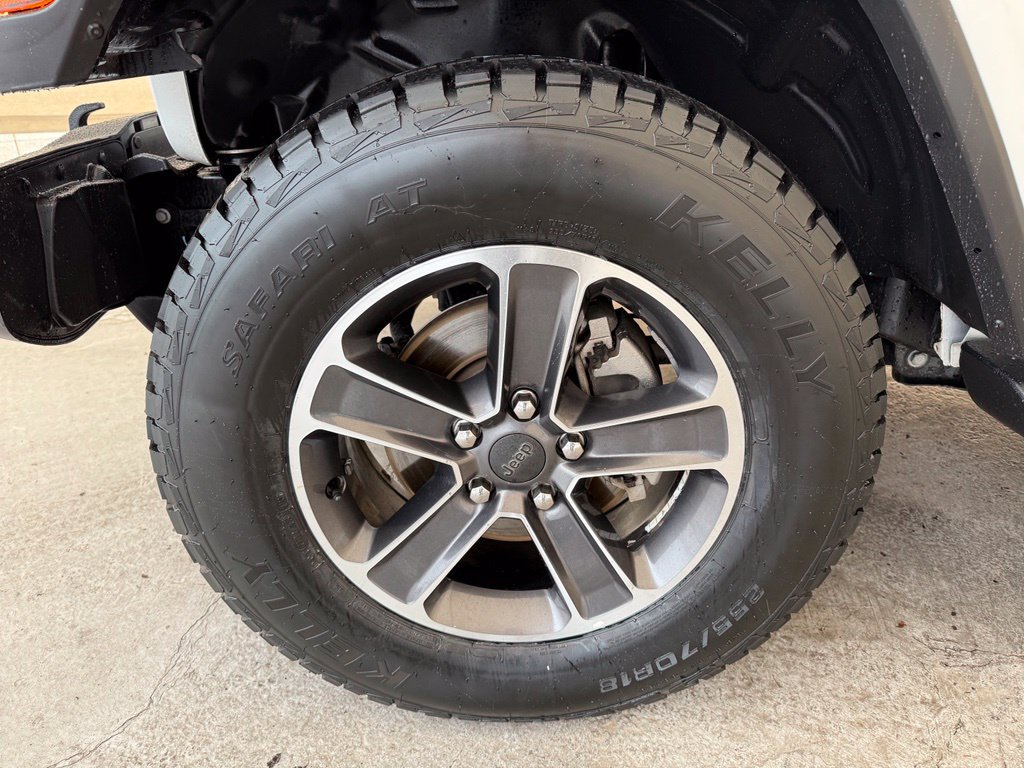 Used 2023 Jeep Wrangler Unlimited Sahara AWD/4WD image 11