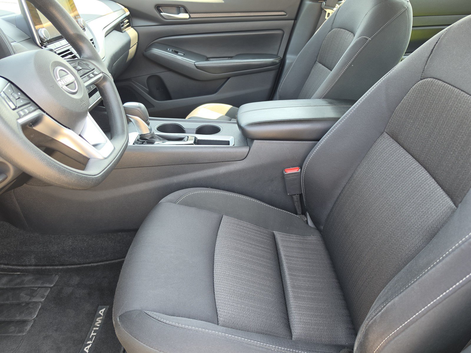 Used 2025 Nissan Altima 2.5 SV FWD image 10