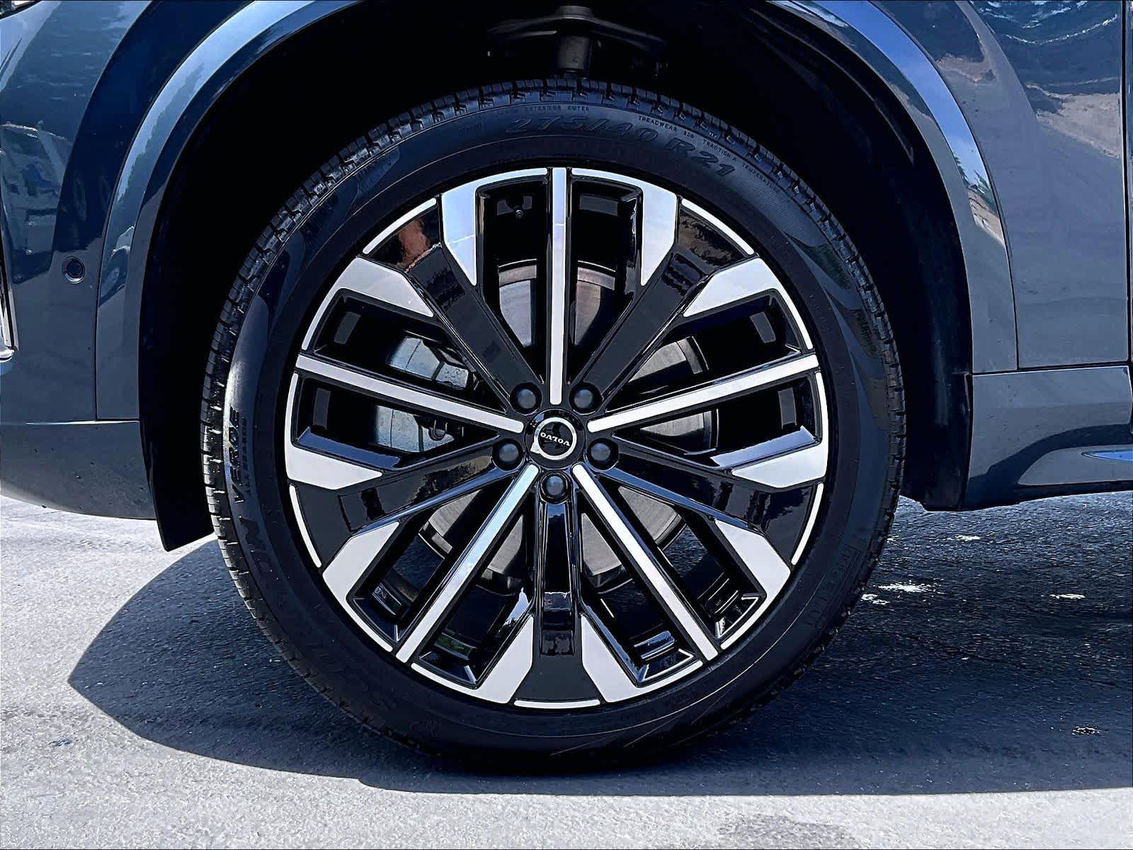 Used 2026 Volvo XC90 B6 Plus w/ Protection Package Premier AWD/4WD image 11