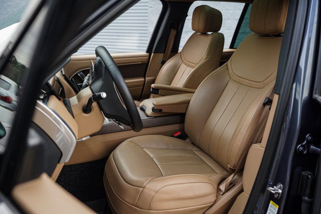 Used 2025 Land Rover Range Rover SE image 23