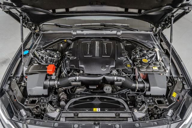 Used 2018 Jaguar XF S image 16
