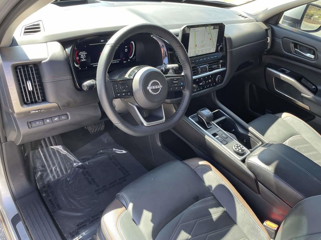 Used 2025 Nissan Pathfinder Platinum w/ Cargo Package AWD/4WD image 17