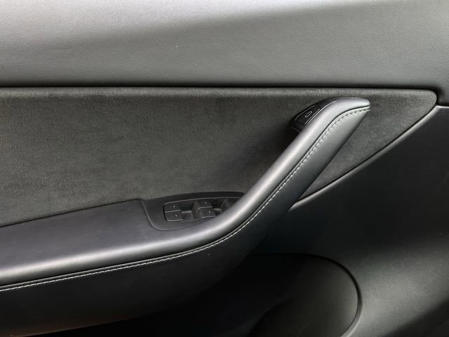 Used 2022 Tesla Model Y Performance image 24