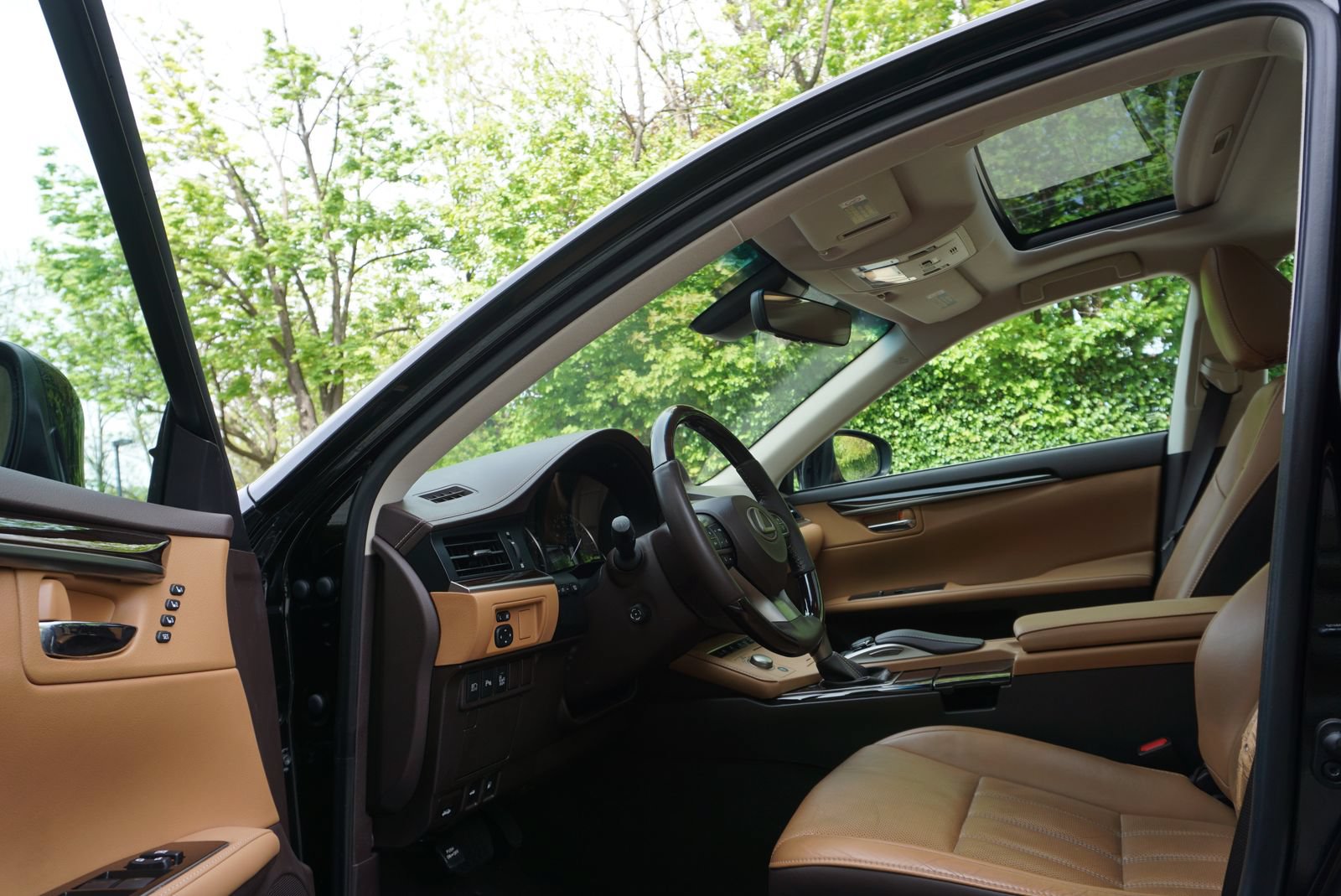 Used 2016 Lexus ES 350 w/ Luxury Package w/Wood Trim FWD image 6