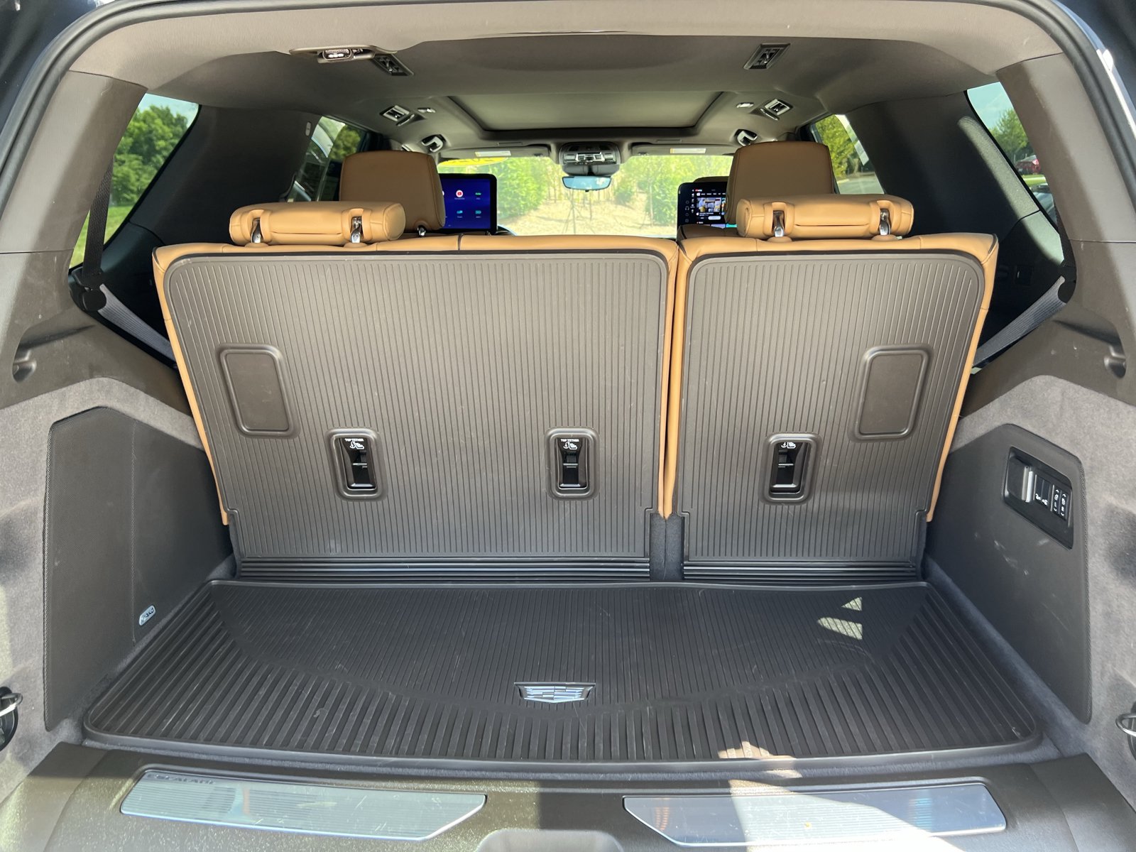 Used 2025 Cadillac Escalade Premium Luxury w/ Touring Package AWD/4WD image 33
