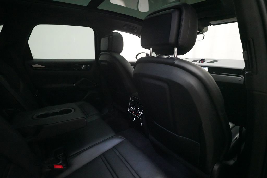 Certified 2021 Porsche Cayenne AWD/4WD image 29