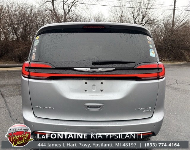 Used 2021 Chrysler Pacifica Limited image 4